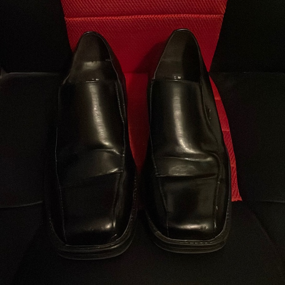 Access dress shoes